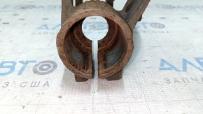 The front right shock absorber fork of the BMW X5 F15 14-18 is rusty.