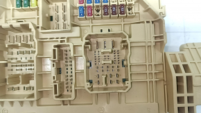 Kia Sorento 22-23 HEV under-dash fuse box