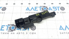 The latch on the lower door trim bracket of the rear right Infiniti QX50 19-20 is broken.