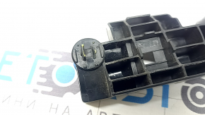 The latch on the lower door trim bracket of the rear right Infiniti QX50 19-20 is broken.