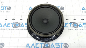 The front left door speaker of the Audi Q5 80A 18-24 is broken.