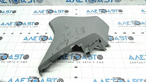 The rear pillar trim behind the left window of the Audi Q5 80A 18-24 is gray and needs cleaning. It is worn and has a broken mount. The mounts are broken.
