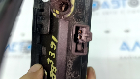 The rear view camera with the handle for the Audi Q5 80A 18-24 is broken.
