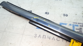 Door-glass molding, center rear right, Honda CRV 17-22, chrome, broken fastener, dried out seal, scratches