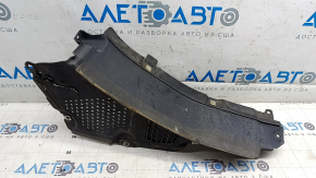 The lower right front fender liner of the Audi E-Tron 19-23 has cracks.