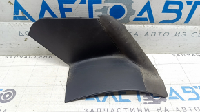 The left outer wing light cover for the Audi E-Tron 19-23 Quattro has a broken mount.