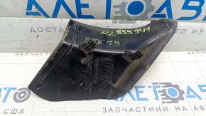 The left outer wing light cover for the Audi E-Tron 19-23 Quattro has a broken mount.