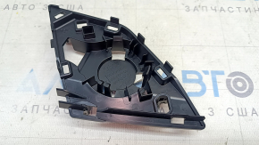 The right dashboard speaker grille bracket for the Audi E-Tron 19-23 is broken off.