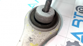 The upper front left control arm of the Audi A6 C8 19-24 has a torn silent block.