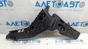 The right rear bumper mount on the wing of the Audi E-Tron 19-23 is broken.
