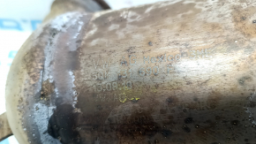 The exhaust pipe with catalytic converters for a VW Jetta 19-21 1.4T is rusty and the mesh is torn.