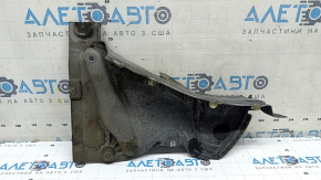 The front left fender liner of the Audi A6 C8 19-24 is broken.