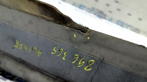 The front right fender liner of the Audi A6 C8 19-24 is broken and worn.