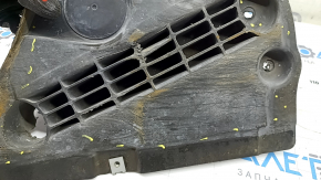 The front right fender liner of the Audi A6 C8 19-24 is broken and worn.