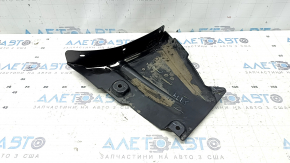 The front left lower fender liner of the Mercedes A-class V177 19-22 is torn.
