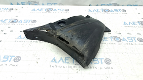The front left lower fender liner of the Mercedes A-class V177 19-22 is torn.