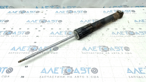 The rear left shock absorber of a VW Jetta 19-26 is rusty.