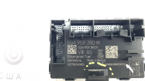 The front right door computer of the VW Tiguan 18-24 has a broken mount.