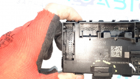 The front right door computer of the VW Tiguan 18-24 has a broken mount.