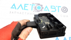 The front right door computer of the VW Tiguan 18-24 has a broken mount.
