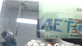 Tinted rear right triangle door glass for a VW Tiguan 18-24, cracked seal, broken guide