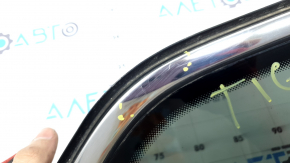 Rear right window glass, VW Tiguan 18-24, tinted, chrome, torn seal, scratches on chrome
