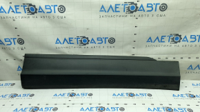 Lower front right door trim VW Tiguan 18-24 structure, scratches, worn