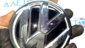 VW Tiguan 18-21 trunk door emblem, broken guides, minor scratches