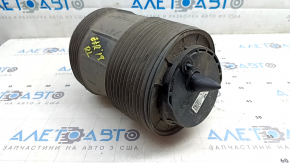 The rear left air spring on an Audi E-Tron 19-23 has a punctured casing.