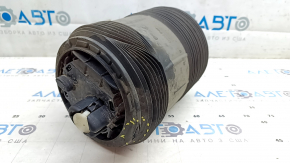 The rear left air spring on an Audi E-Tron 19-23 has a punctured casing.