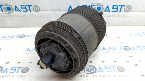 The rear right air spring on an Audi E-Tron 19-23 has a punctured casing.