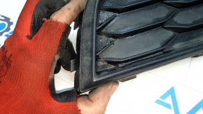 Lower grille of the front bumper right VW Tiguan 18-21 structure, sand
