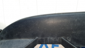 The front bumper lip of the VW Tiguan 18-21 is worn and dented.