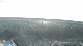 The front bumper lip of the VW Tiguan 18-21 is worn and dented.