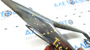 Right muffler frame for VW Tiguan 18-21 chrome, swollen chrome, scratches, abrasions, cracked