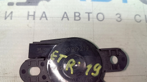 The Audi E-Tron 19-23 parking assistant speaker is cracked.