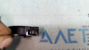 The Audi E-Tron 19-23 parking assistant speaker is cracked.