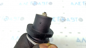 The right engine mount of the Audi A5 F5 18-25 2.0T is cracked.