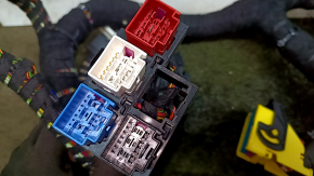 Audi E-Tron 19-23 interior wiring with fuse boxes