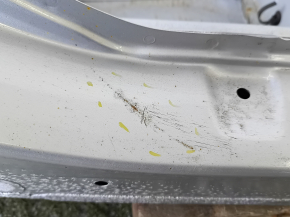 The right central body pillar of a Toyota Camry v40 is sawn off, there are bumps
