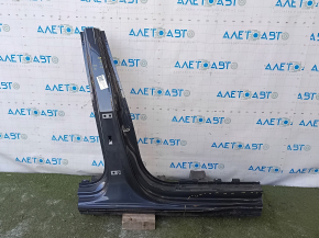 The right central body pillar of the Audi A4 B9 17-25 is sawn off, dented