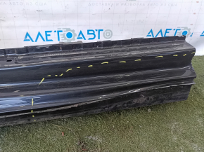 The right central body pillar of the Audi A4 B9 17-25 is sawn off, dented