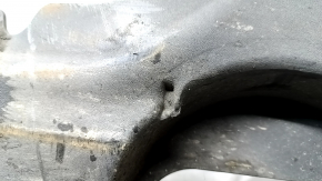 The left underbody protection of the Audi E-Tron 19-23 is dented.