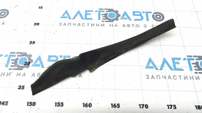 Right Ford Escape MK4 20-26 windshield wiper blade seal broken.