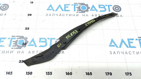 Right Ford Escape MK4 20-26 windshield wiper blade seal broken.