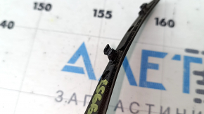 Right Ford Escape MK4 20-26 windshield wiper blade seal broken.