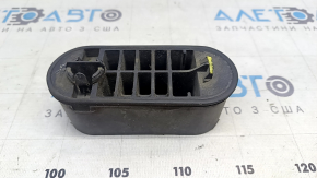 The front left jack for a 19-23 Audi E-Tron has broken latches.
