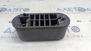 The front right jack for the Audi E-Tron 19-23 has a broken latch.