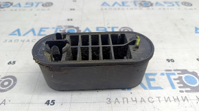The rear right jack for the Audi E-Tron 19-23 has a broken latch.