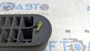 The rear right jack for the Audi E-Tron 19-23 has a broken latch.